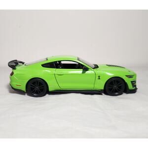 Maisto 2020 Mustang Shelby GT500 1/24 Scale Green W/ Opening Doors Pre-owned